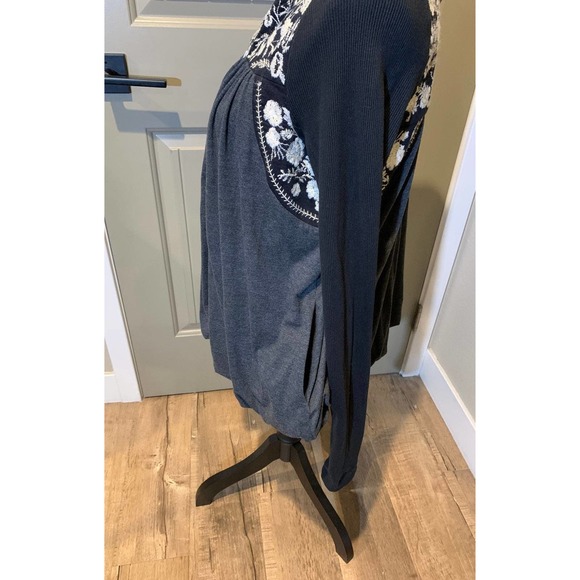 Free People - Picture 7 of 9